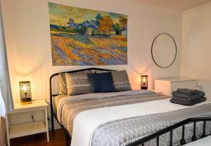 Chalet #11 Waterfront with Spa, Wifi & AC