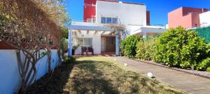Tabarca - Chalet con jardín y piscina comunitaria