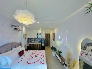 LUCY Westlake Homestay