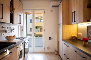 Modern & Bright Apartment - 100m from the Beach