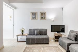 StayHere 2BR Beach Tropical City Getaway Azure