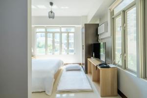 Modern Stylish Condo in McKinley WiFi