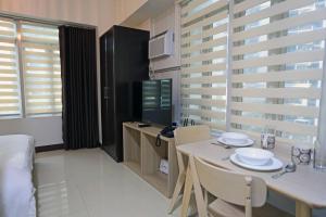 Modern Stylish Condo in McKinley WiFi