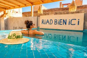Riad bien ici