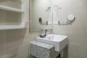 StayHere Florence 1BR Near Venice Mall Mckinley