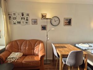Ferienwohnung NaturBlick am Rothaarsteig mit Terrasse & gratis PKW Parkplatz & Highspeed Internet Flatrate & XXL Boxspringbett in Brilon 10 Minuten bis Willingen Ideal für Touristen und Geschäftsleute mit MWSt-Rechnung