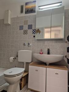 Ferienwohnung NaturBlick am Rothaarsteig mit Terrasse & gratis PKW Parkplatz & Highspeed Internet Flatrate & XXL Boxspringbett in Brilon 10 Minuten bis Willingen Ideal für Touristen und Geschäftsleute mit MWSt-Rechnung