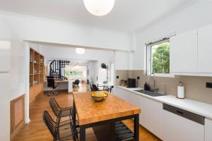 Bright and luxurious family Home in Voula