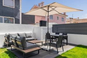 Poolside oasis by Caparica beach