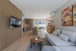 Poolside oasis by Caparica beach