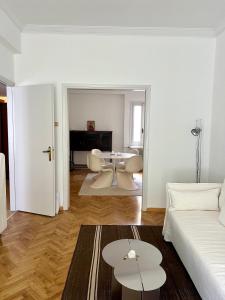 STUDIO MERAKI - Stylish Apartment with Balcony near Kipseli