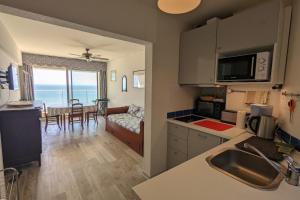Cozy apartment with sea view