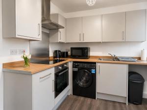 Elegant 1BR Stay Near Trafford Centre