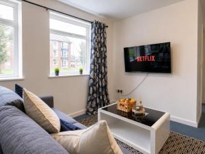 Elegant 1BR Stay Near Trafford Centre