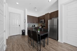 Bright & Modern 2 Bedroom, 2 Bathroom Stay