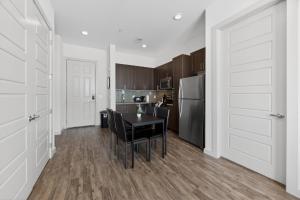 Bright & Modern 2 Bedroom, 2 Bathroom Stay