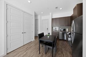 Bright & Modern 2 Bedroom, 2 Bathroom Stay