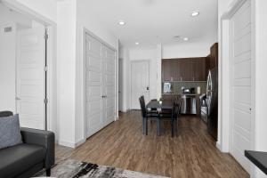 Bright & Modern 2 Bedroom, 2 Bathroom Stay