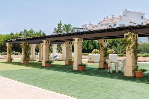 MARBELLA BANUS SUITES - Newly Renovated Premium 2BR-2BA Apartment - Steps to the Beach & El Corte Ing Luxury Shoop - Balcony with Pool Views - Prime Puerto Banús Location - Ideal for Families - Marina Banús IV Complex