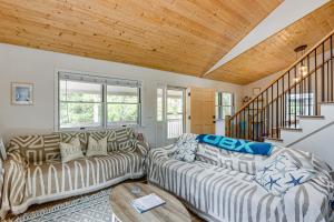 Pool Fun, Beach Days, Dune Hikes! Updated OBX Home
