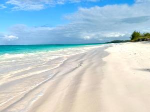 Eleuthera Retreat - Private Villa & Cottages on pink sand beachfront