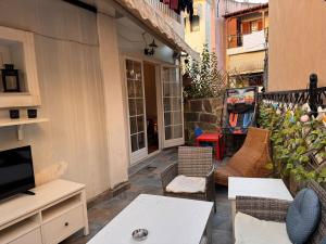 Traditional accommodation in the alleys of Ano Poli