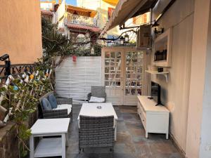 Traditional accommodation in the alleys of Ano Poli