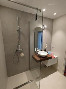Loving cocoon with furnished balcony