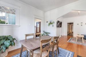 Cozy Bungalow in Capitol Hill