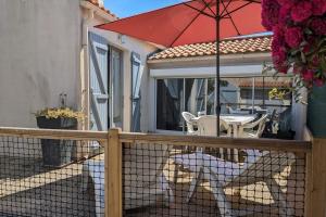 Spacious nest with terrace near the beach
