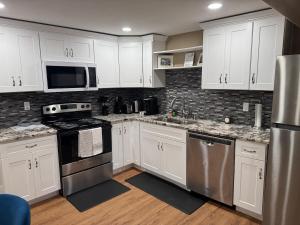 Relaxing Forest Park Home Near Airport & Downtown
