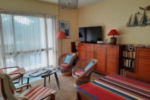 42m overlooking the pine forest and near the sea
