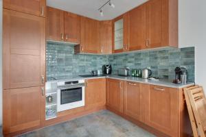 Dom z ogrodem by Grand Apartments