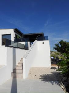 Vista Azura Apartment - Sea View & Private Jacuzzi