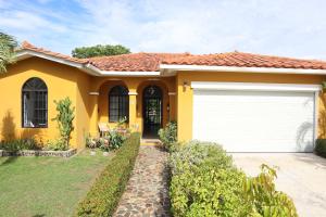 Tamarindo Village