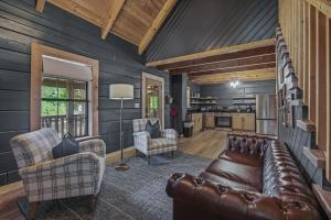 Modern Woodland Retreat Hot Tub Sleeps 8