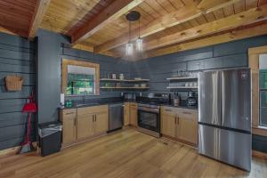 Modern Woodland Retreat Hot Tub Sleeps 8