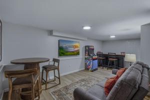 Modern Woodland Retreat Hot Tub Sleeps 8