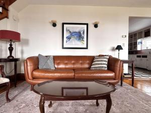 Glaucous Manor | Lake Views Basecamp, Heart of Baddeck