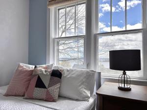 Glaucous Manor | Lake Views Basecamp, Heart of Baddeck