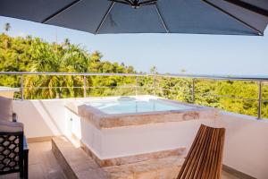 Private Jacuzzi & Garden | BBQ | 3 Mins to Beach