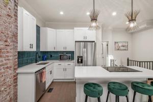 Award Winning Penthouse Suite Skyline Views