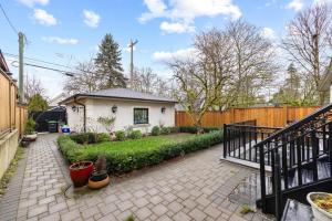 Rare Find Luxury Home Near Beaches with AC and Theatre Room
