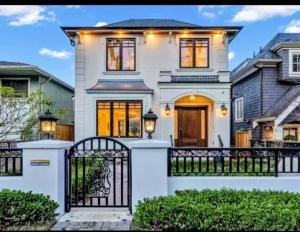 Rare Find Luxury Home Near Beaches with AC and Theatre Room