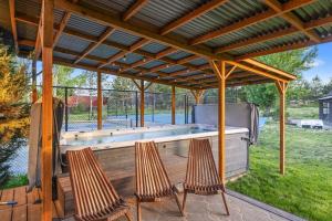 West Wing at The Orchard - 10 ppl - Pickleball