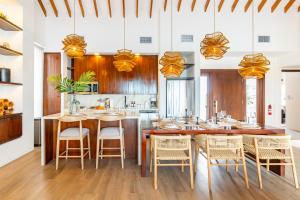 Villa Amani and Mistico Beach Club and Boat Shuttle