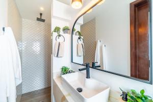 Villa Amani and Mistico Beach Club and Boat Shuttle