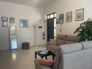 CASA BUONARROTI, comoda, pochi passi da spiaggia e centro