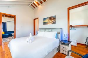 Sunset Summit Retreat and Mistico Beach Club and Boat Shuttle