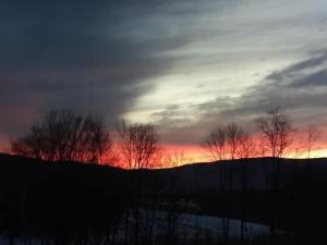 Cozy Studio with Balcony, Pool and Hot Tub near Loon Mountain